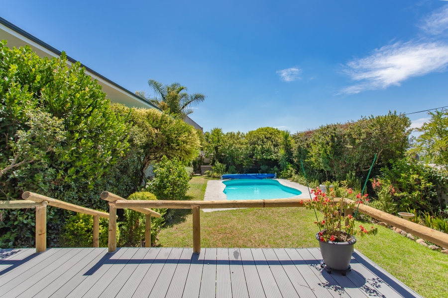 5 Bedroom Property for Sale in Uitsig Western Cape